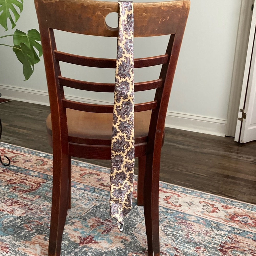 Vintage Oscar de la Renta Cream and Blue Paisley Tie 100% Silk